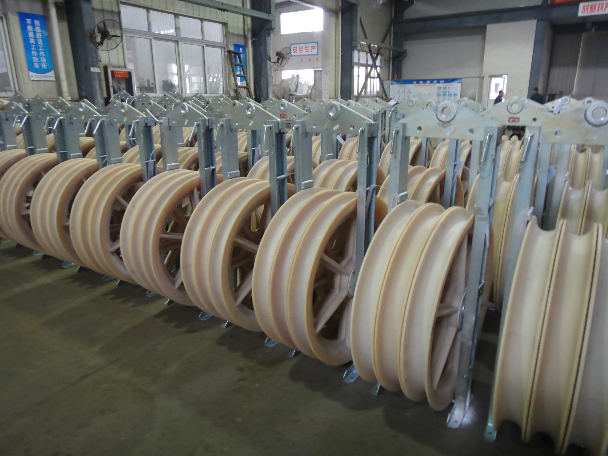 2 Conductors Stringing Blocks with Three sheaves SHSQN822