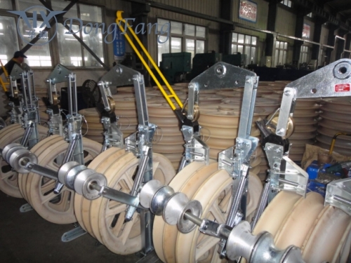 Helicopter Stringing Pulley Blocks for two bundled conductors